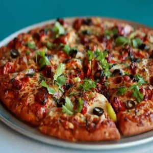 Achari Paneer Pizza