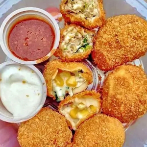 Fried Paneer Momos (8 pcs)