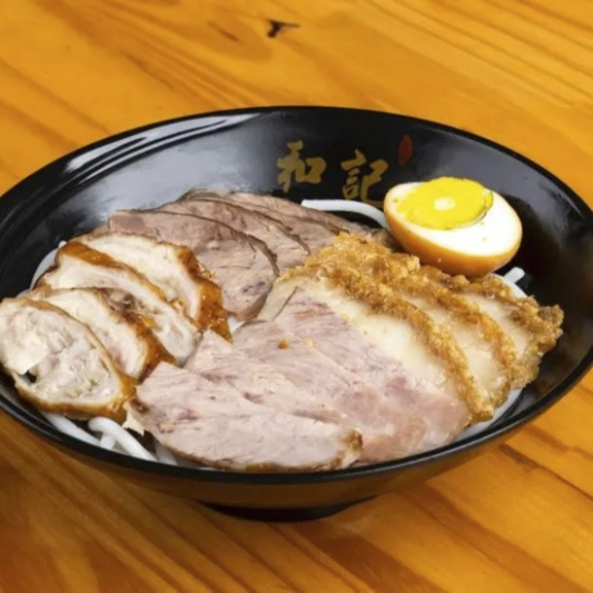 Braised Beef, Crispy Pork, Braised Pork Intestine & BBQ Pork 四拼粉