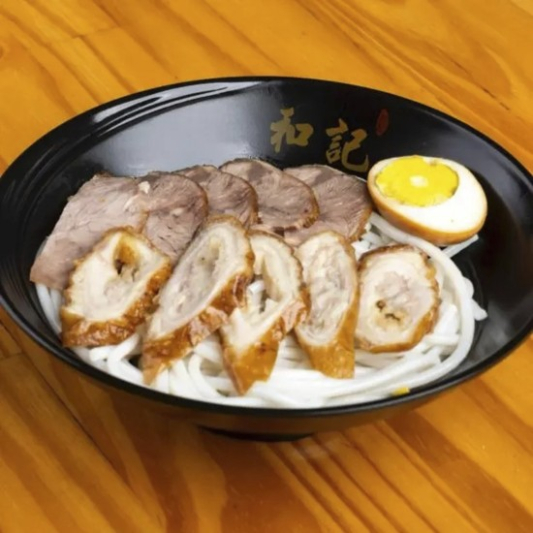 Beef and Pork Intestine Rice Noodle Soup (肥肠双拼粉）肥肠、牛肉