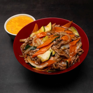 Stir-Fried Beef with Zucchini over Rice 意大利瓜牛肉盖饭