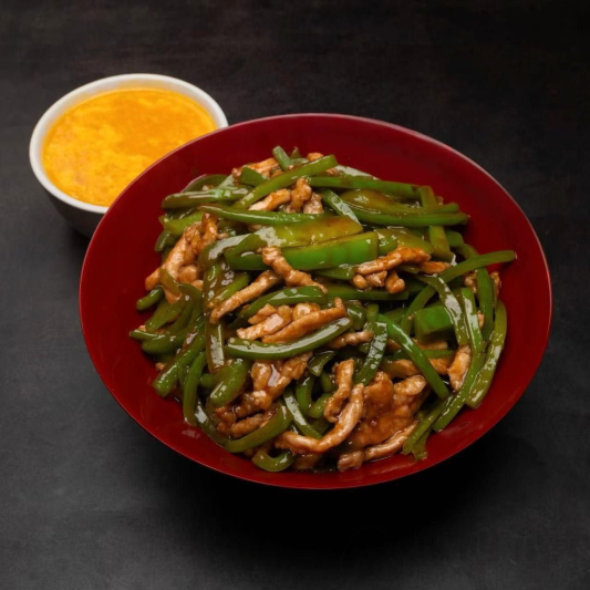 Shredded Pork with Green Pepper over Rice 青椒肉丝盖饭