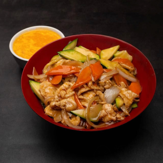 Stir-Fried Chicken with Zucchini over Rice 意大利瓜鸡肉盖饭