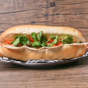 Banh mi &agrave; la saucisse vietnamienne / Vietnamese Sausage Banh Mi