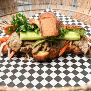 Croissant au b&oelig;uf banh mi / Croissant Beef Banh Mi