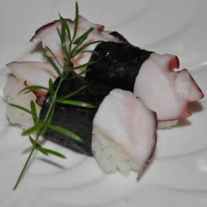 Octopus Sushi (1 pc)