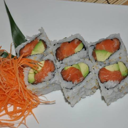 Salmon Avocado Roll (6 pcs)