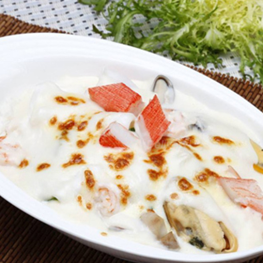 Baked Seafood in Cream Sauce with Garlic Bread