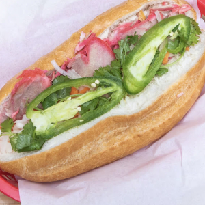 4. BBQ Chicken Sandwich (X&aacute; X&iacute;u G&agrave;)