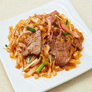 Vegetable Beef Chow Fun with Gravy