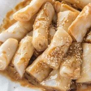 Steamed Rice Rolls with Hoi Sin & Peanut Sauce