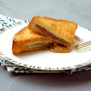 Hong Kong-Style French Toast with Peanut Butter
