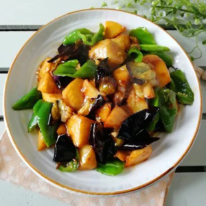 Stir-Fried Green Pepper with Eggplant / 地三鲜