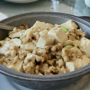 P5. Diced Chicken & Tofu with Salty Fish in Claypot 咸魚雞粒豆腐煲