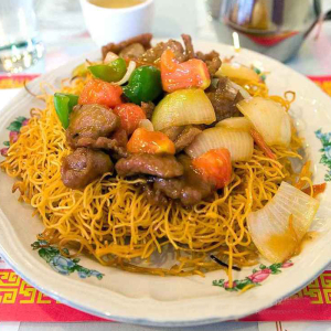 Beef Pan-Fried Crispy Noodles with Tomato