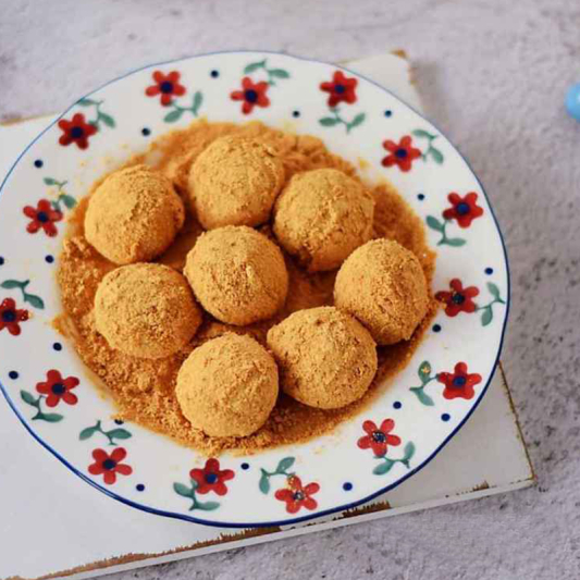 Sesame Soft Balls with Peanut Powder