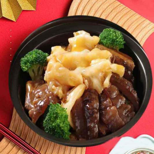 Goose Claw with Sea Cucumber Pot