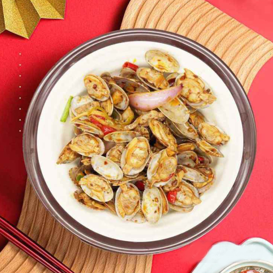 Minced Seafood with Pine Nuts in Lettuce Wrap