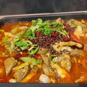 Pork Intestine and Fish Pot (肥肠鱼)
