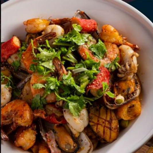 Spicy Seafood Platter (香锅海鲜)