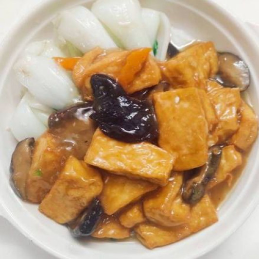Braised Tofu with Black Mushroom & Vegetables 北菇紅燒豆腐