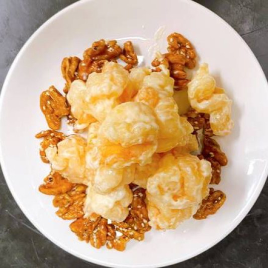 Honey Walnut Prawns 蜜桃蝦球