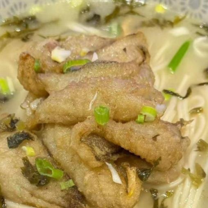 Shanghai Pickled Greens and Yellow Croaker Noodles 上海雪菜黄鱼面