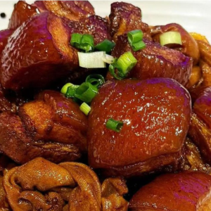 Braised Pork Belly 百叶结红烧肉