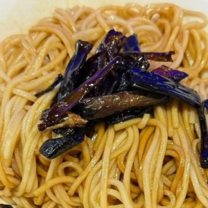 Scallion Oil Noodles 葱油拌面