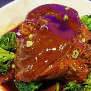 Braised Pork Knuckle 红烧蹄膀