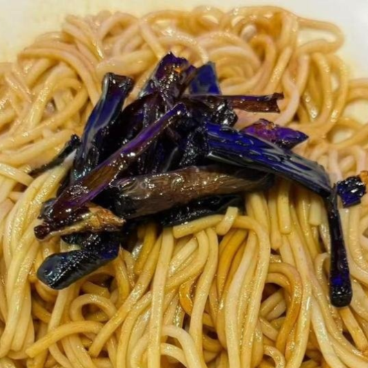 Scallion Oil Noodles 葱油拌面