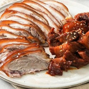 Spicy Braised Pig&rsquo;s Trotter and Pork Belly (불족발 수육 콤보)