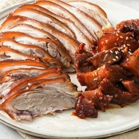 Spicy Braised Pig&rsquo;s Trotter and Pork Belly (불족발 수육 콤보)
