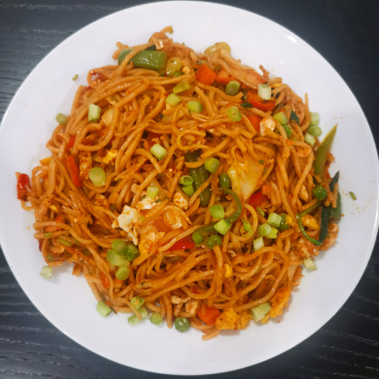 Stir-Fried Chicken Noodles with Egg