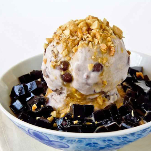 K4. Grass Jelly with Ice Cream