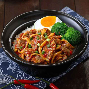 P6. Minced Beef with Fresh Egg Rice Stone Pot