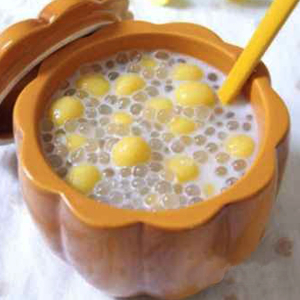 U3. Purple Rice with Sesame Rice Balls