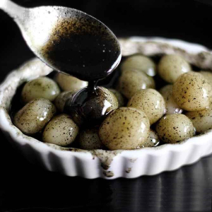 J4. Sesame Soup with Mini Rice Balls