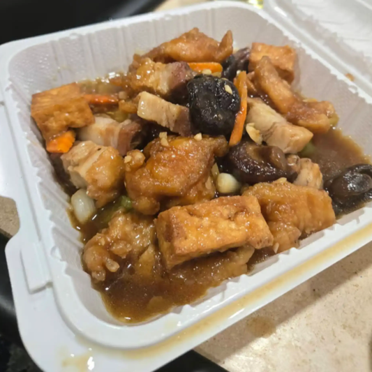 Cod Fillet with Roast Pork Hot Pot 红烧班腩煲