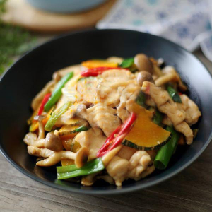 Chicken with Mixed Vegetables Lunch Special 时菜鸡片盒饭
