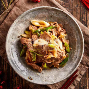 Stir-Fried Mutton with Green Onions Lunch Special 葱爆羊肉盒饭