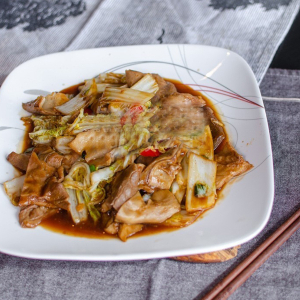 Braised Cabbage with Tripe Slices Lunch Special 肚片烧白菜盒饭