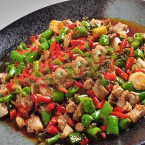 Stir-Fried Chicken with Double Pepper 双椒爆鸡丁