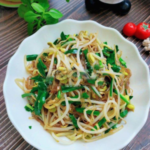Fried Leeks with Shredded Pork & Bean Sprouts 韭菜炒肉丝豆芽