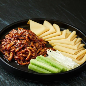 Shredded Pork Beijing Style with Pancake 京酱肉丝豆腐皮