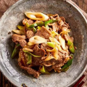 Saut&eacute;ed Lamb Slices with Scallion 葱爆羊肉