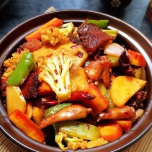 Vegetarian Assorted & Dried Tofu with Chill Pot 干锅素什锦