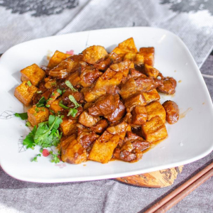 Stewed Pork Belly with Fried Tofu 红烧肉豆腐泡