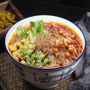 Beef Soup Rice Noodles with Pickled Cabbage 菜牛肉汤米粉
