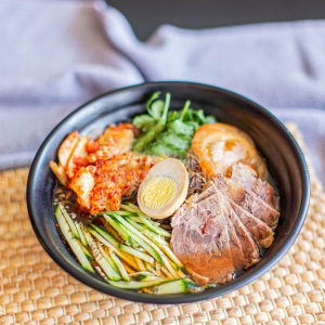 Korean Noodles in Cold Spicy Soup with Beef & Kimchi 韩国冷面